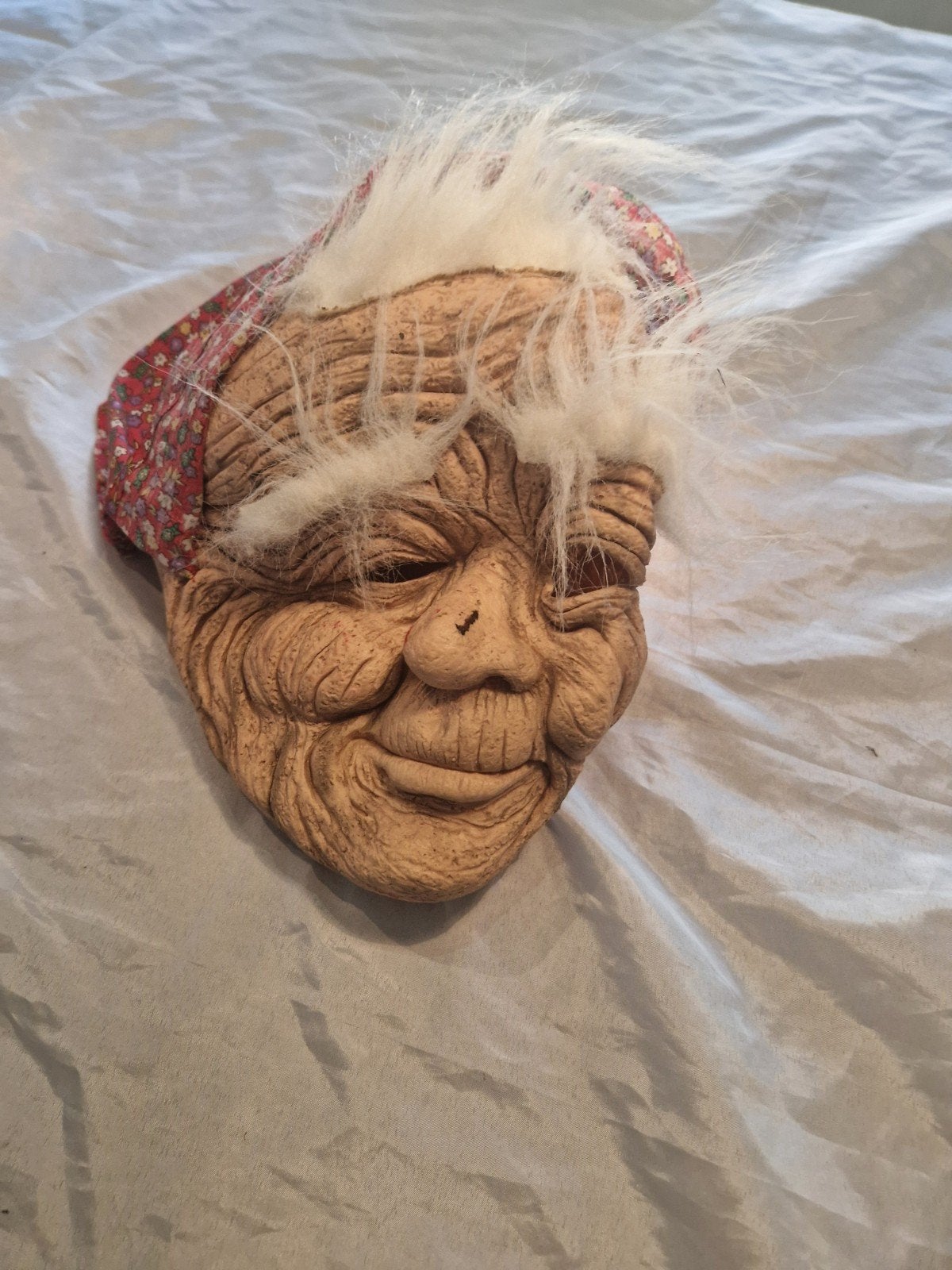 Griezelig Oude Vrouw Masker - Perfect voor Halloween, Ophalen of Verzenden