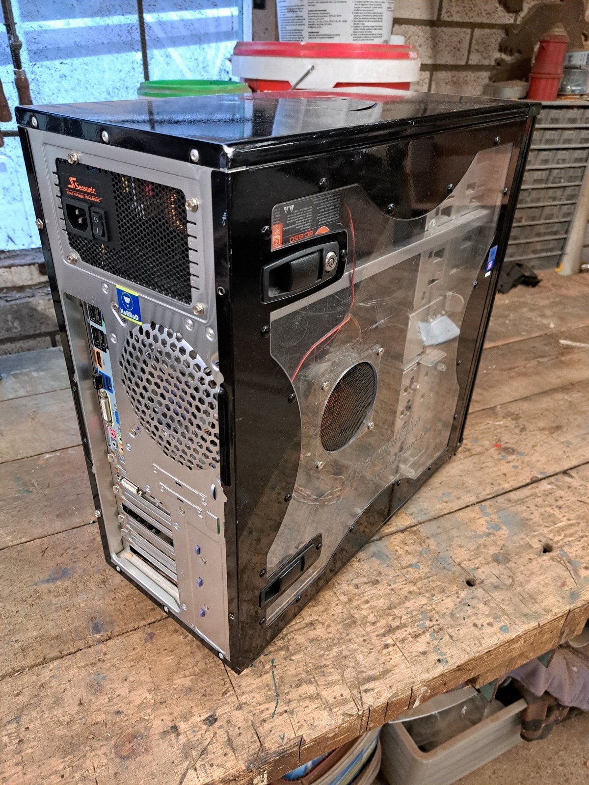 Desktop PC met toetsenbord, muis, monitor en muurbeugel, Onbekend, Gebruikt, Minder dan 4 GB, Met monitor