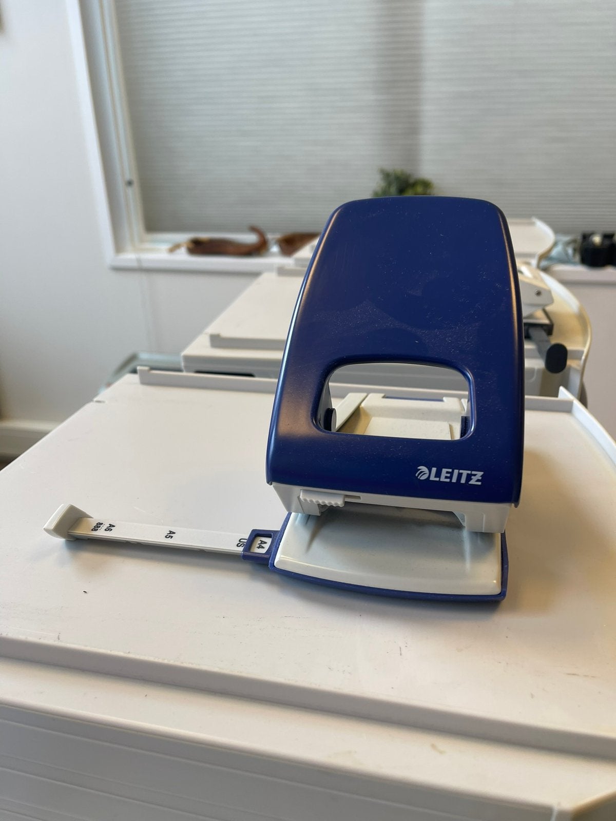 Leitz perforator, Diversen, Ophalen, Zo goed als nieuw