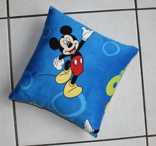 nieuw- kussen Mickey Mouse ( 30 x 30 cm), Ophalen of Verzenden, Nieuw, Kleed of Kussen