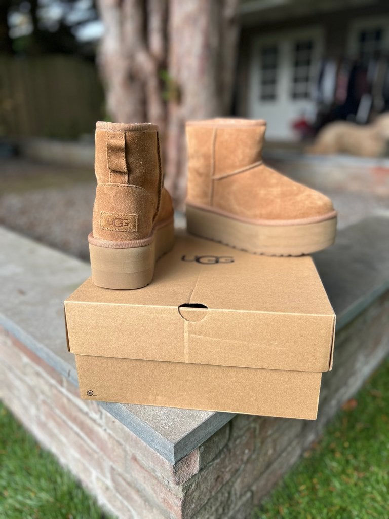 UGGS mini plateau chestnut mt 37 nieuw in doos-TIEN concepts, Kleding | Dames, TIEN concepts, UGG, -, Lage of Enkellaarzen