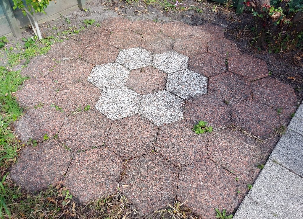 Gratis afhalen in Westkapelle: zeskant tegels <40 stuks, Ophalen, Gebruikt, 5 tot 10 m², Beton
