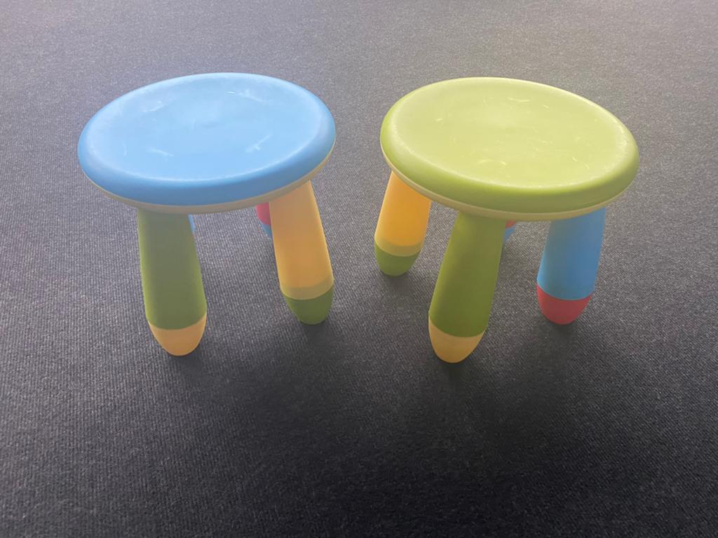 2 regenboog kleur krukjes kinderkamer decoratie kruk kind, Ophalen of Verzenden, Gebruikt, Overige typen