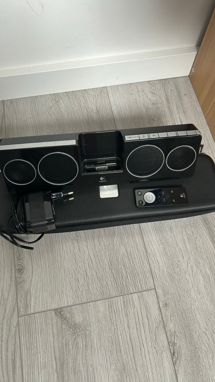 Logitech S315i Draagbare Speaker met iPod Dock, Gebruikt, Logitech, Ophalen of Verzenden, Minder dan 60 watt