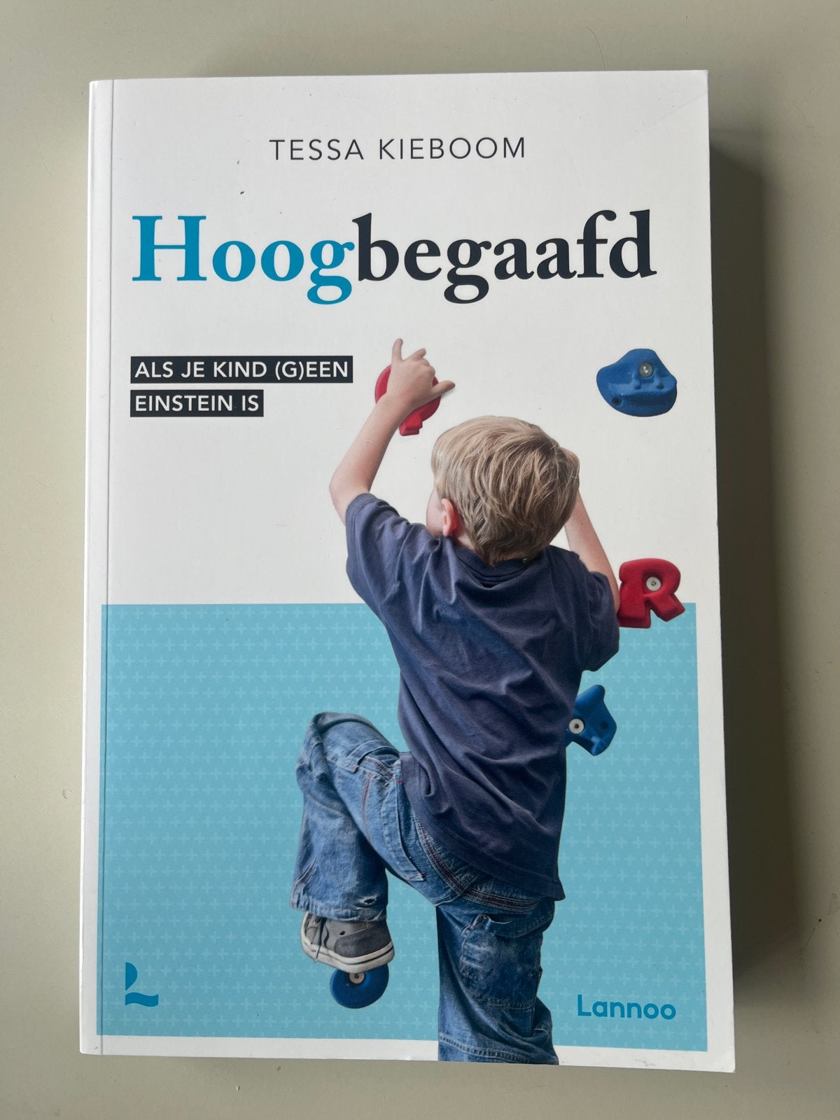 Hoogbegaafd: Als je kind (g)een Einstein is - Tessa Kieboom, Ophalen of Verzenden, Gelezen, Opvoeding vanaf 10 jaar