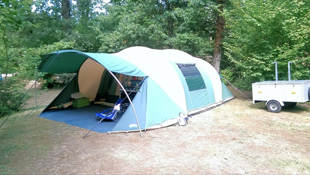 Prachtige 6 persoons tunneltent Cabanon Biscaya 440, Ophalen