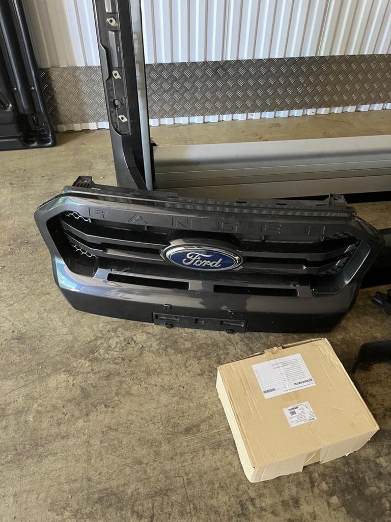 Ford Ranger Bumper en Grille (Gebruikt), Ophalen, Gebruikt, Voor, Ford