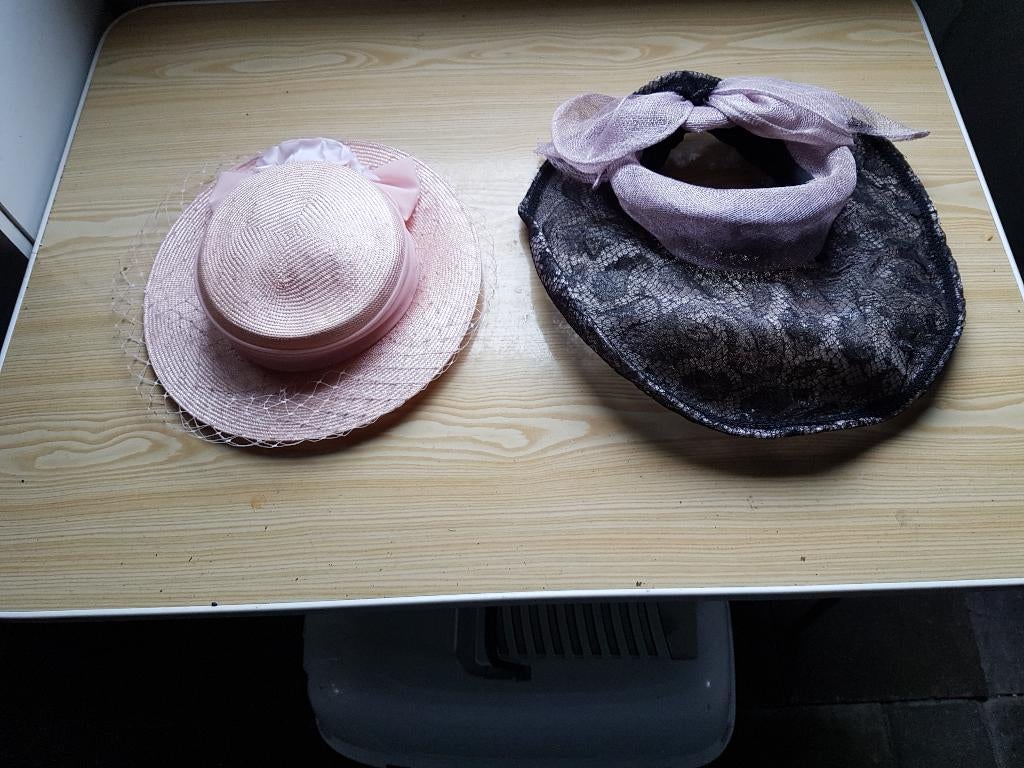 dames hoeden, 4 stuks, Ophalen of Verzenden, Zo goed als nieuw, One size fits all, Hoed