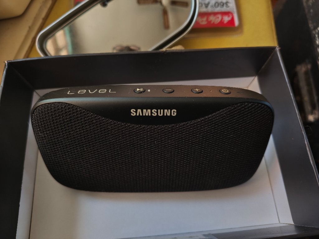 Samsung level box slim, Overige merken, Gebruikt, Stofbestendig, Ophalen of Verzenden