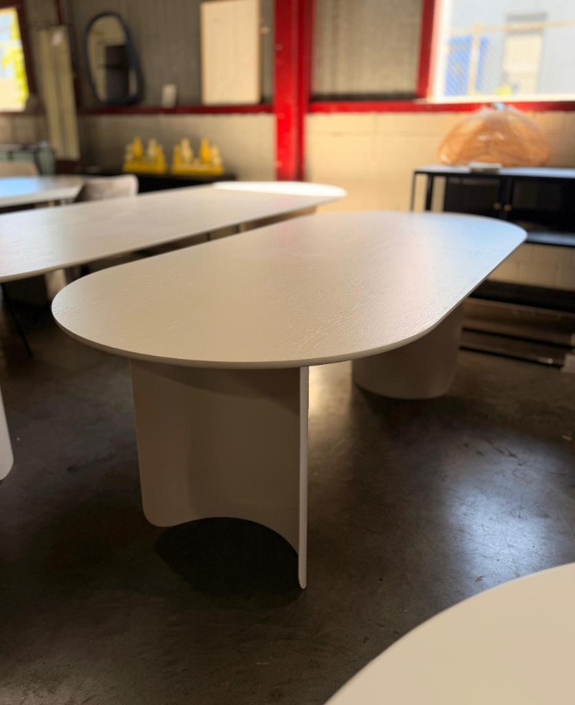 FÉST Plateau eettafel 200x90 sand Beige | Van €1599, Nieuw, Fést Amsterdam, Fést Amsterdam, 150 tot 200 cm