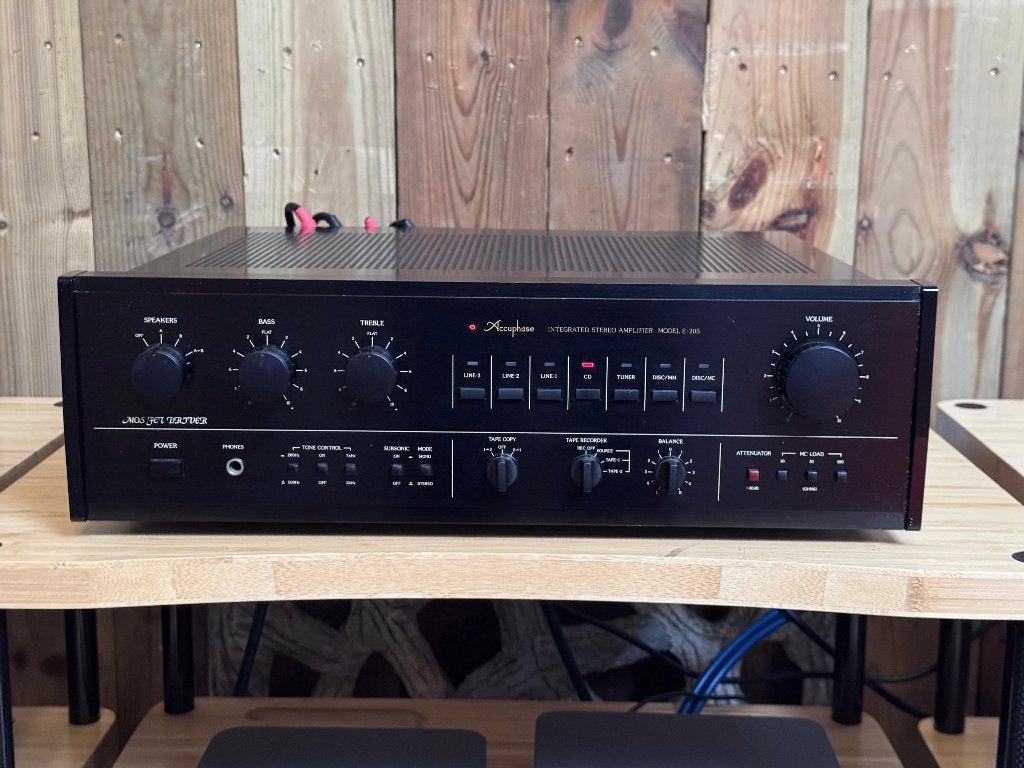 Accuphase E-205, Gebruikt, 60 tot 120 watt, Stereo, Ophalen
