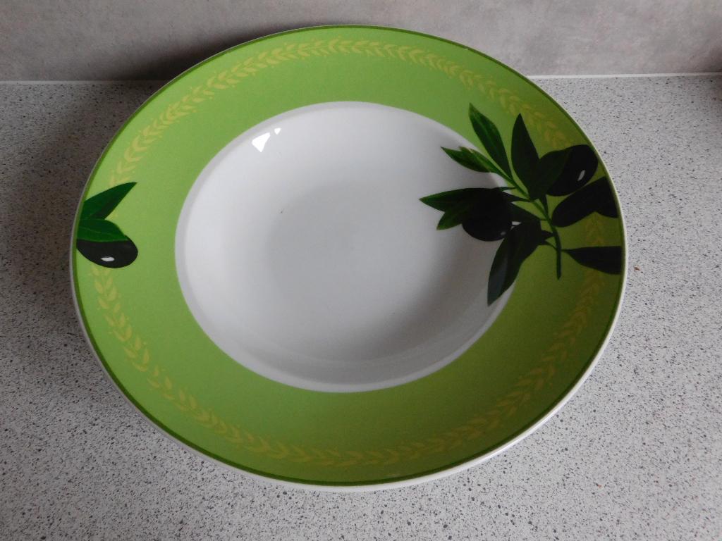 Pastabord 28 cm. G. v.d. Rirdt Olives PPD, Huis en Inrichting, Ophalen of Verzenden, Overige stijlen, Porselein, Schaal of Schalen
