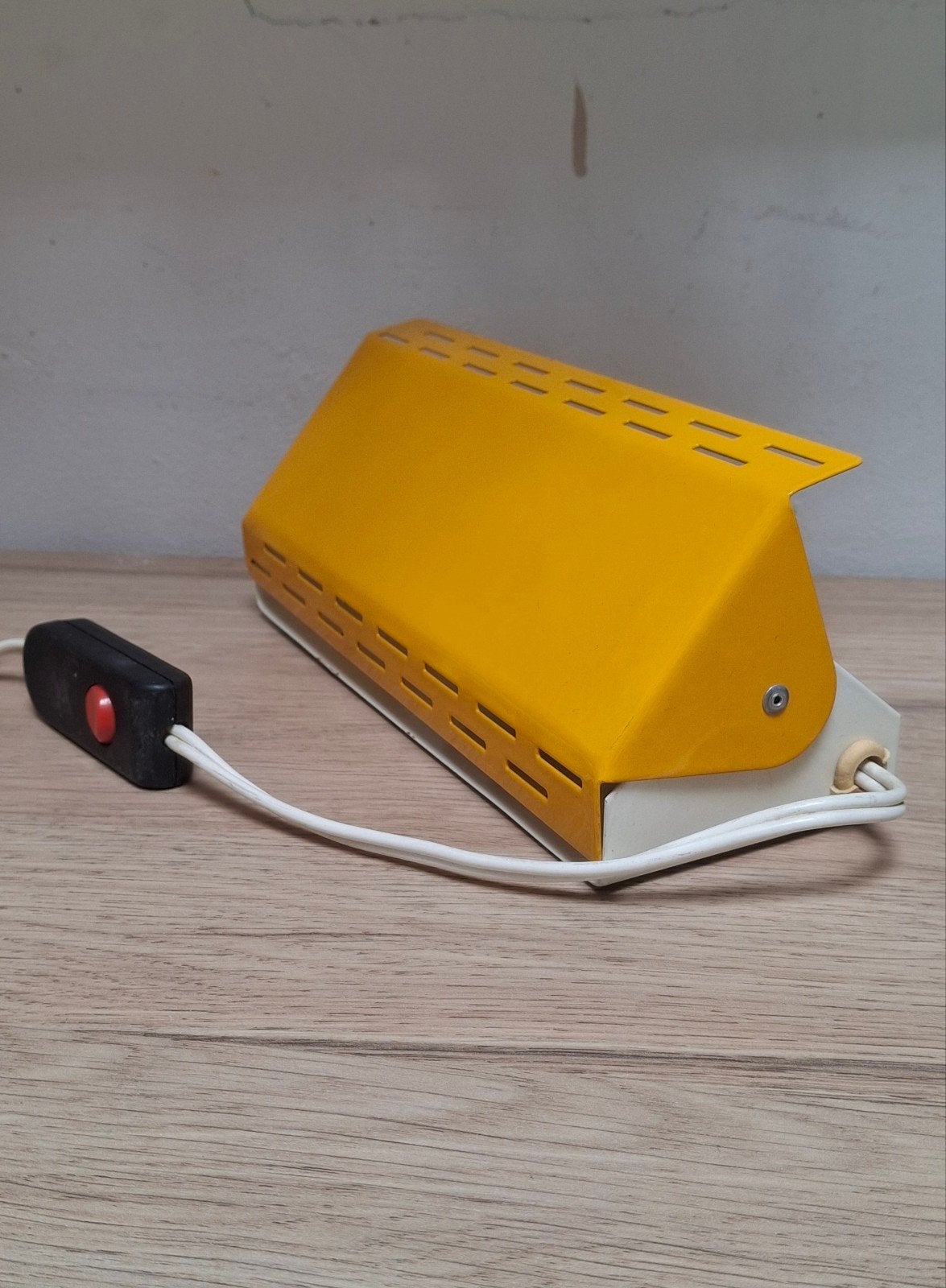 Warm geel vintage Massive bedlampje., Dieren en Toebehoren, Pluimvee | Toebehoren, Ophalen of Verzenden, Broedmachine