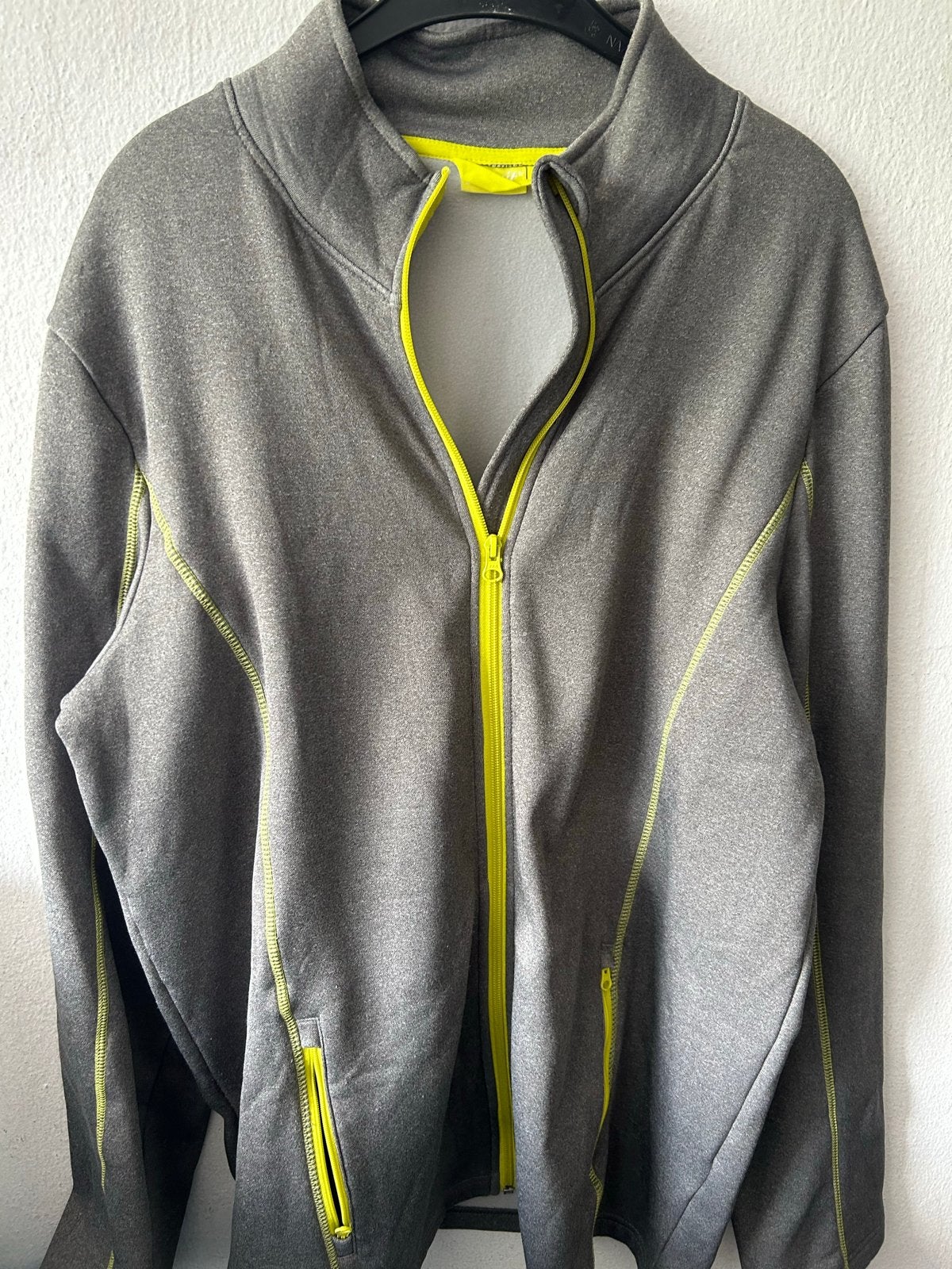 Crivit sportvest grijs met neongeel, maat XL (56/58), Ophalen, Maat 56/58 (XL), Grijs, Gedragen
