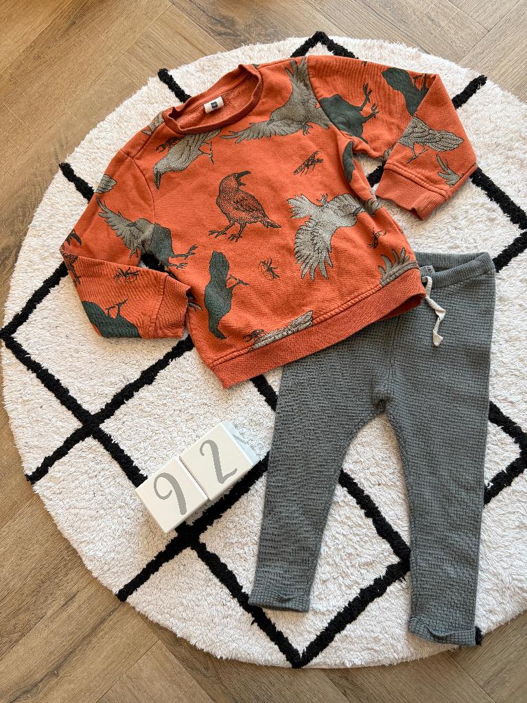 Heel goed 2x grijs oranje Hema set broek sweater trui 92 98, Kinderen en Baby's, Kinderkleding | Maat 92, Jongen of Meisje, Ophalen of Verzenden