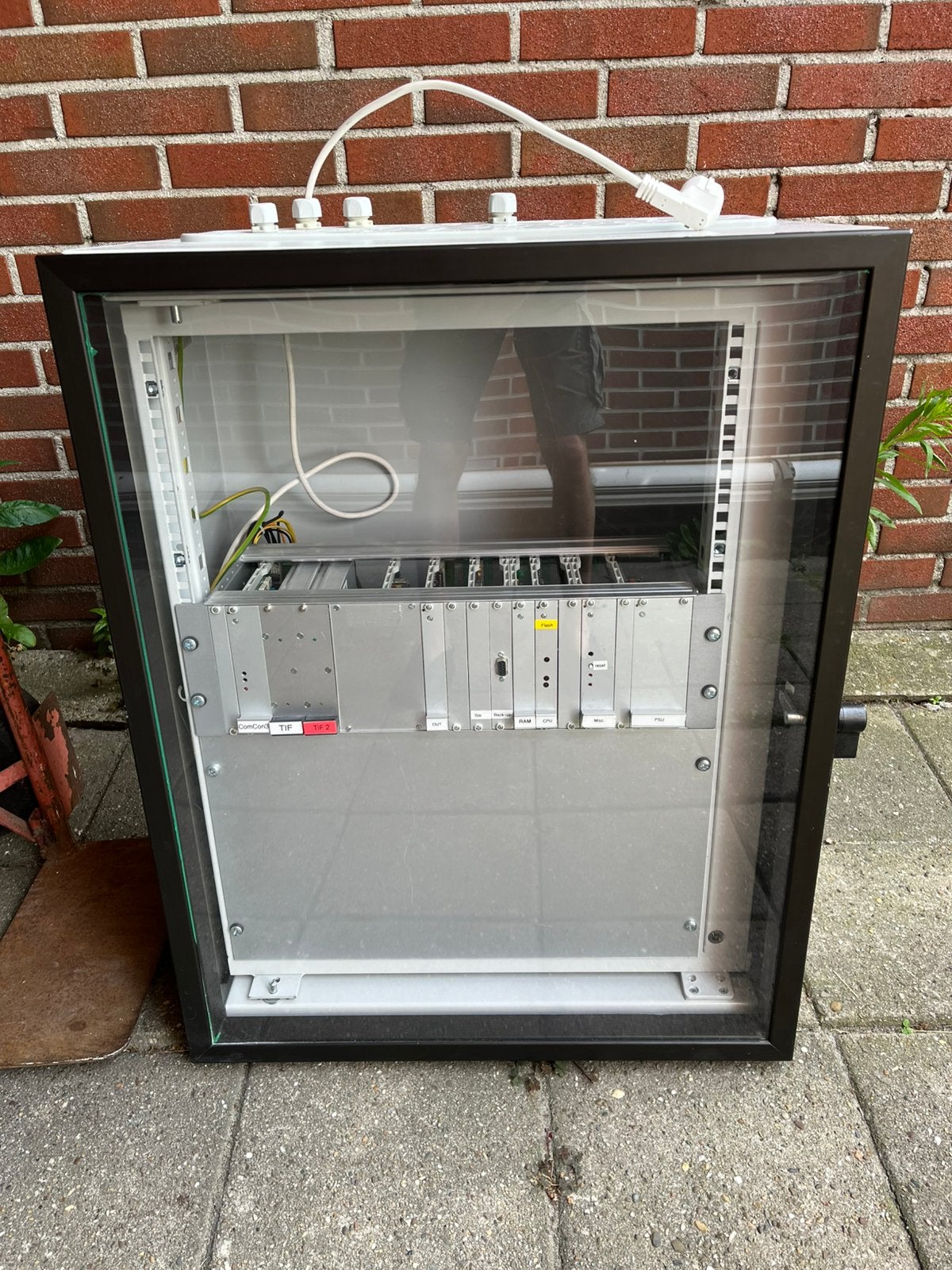 Kleine serverkast, 19 Inch rack., Computers en Software, Ophalen, Gebruikt, Glas, Plaatstaal
