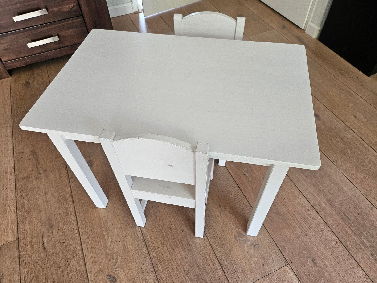 Ikea witte kinder tafel met 2 stoeltjes, Kinderen en Baby's, Kinderkamer | Tafels en Stoelen, Gebruikt, Tafel(s) en Stoel(en)