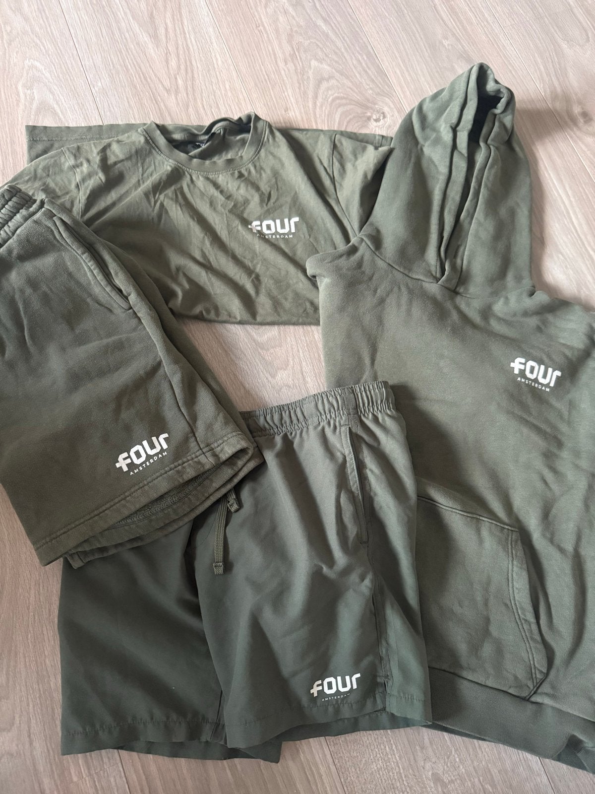 Four set 12 jaar: Hoody, short, zwembroek en shirt, Ophalen of Verzenden, Gebruikt, Jongen, Setje