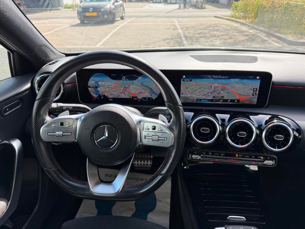 Mercedes-Benz A-klasse 200 AMG PDC+CAM/LEER/NAVI/AMG18/PANO, Auto's, 12 maanden, Gebruikt, 4 cilinders, 19 km/l