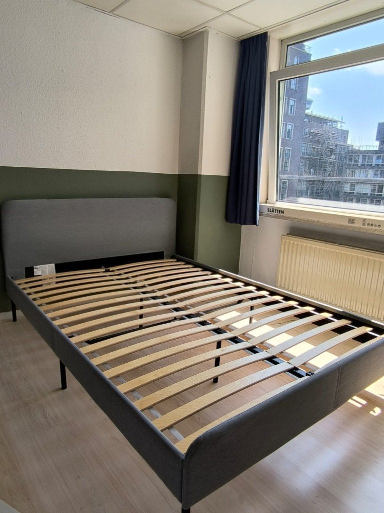 IKEA SLATTUM bed 140x200 cm lichtgrijs incl. lattenbodem, Ophalen, Gebruikt, 140 cm, Twijfelaar