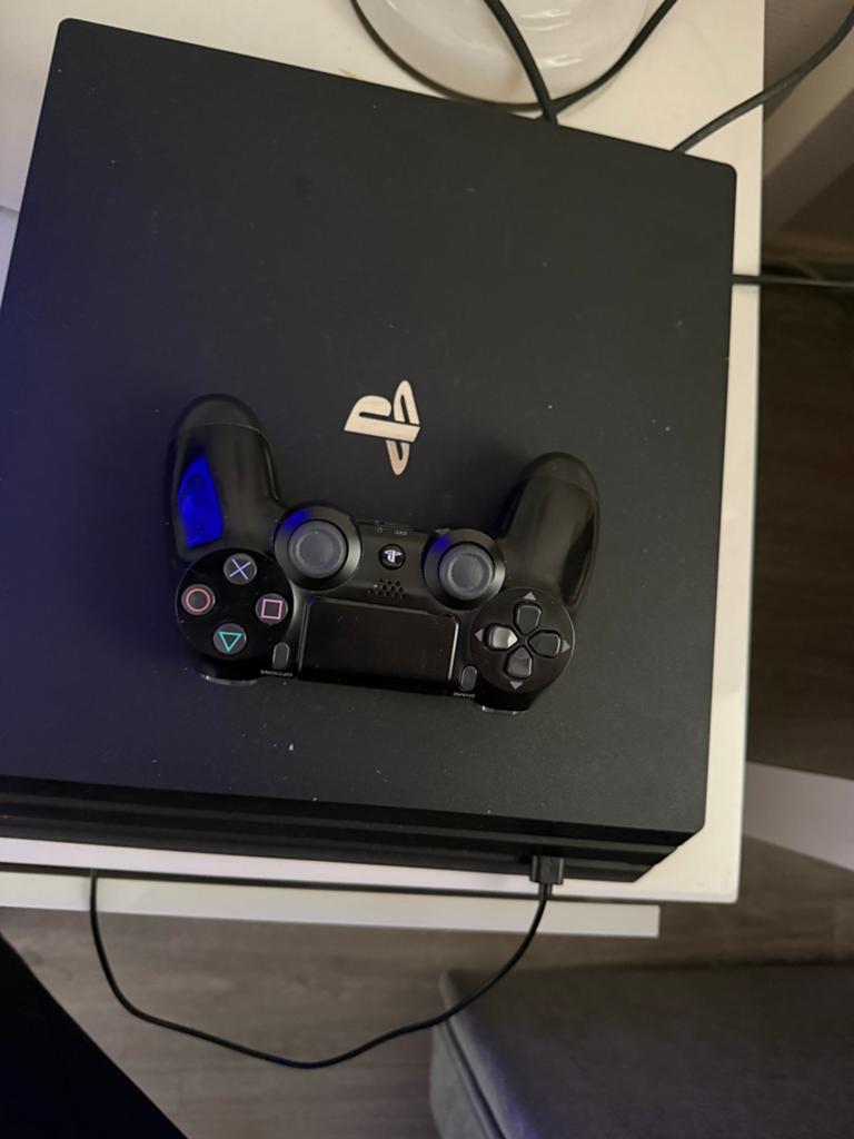 Sony PlayStation 4 Pro met 1 controller, Ophalen of Verzenden, Zo goed als nieuw, 1 TB, Met 1 controller