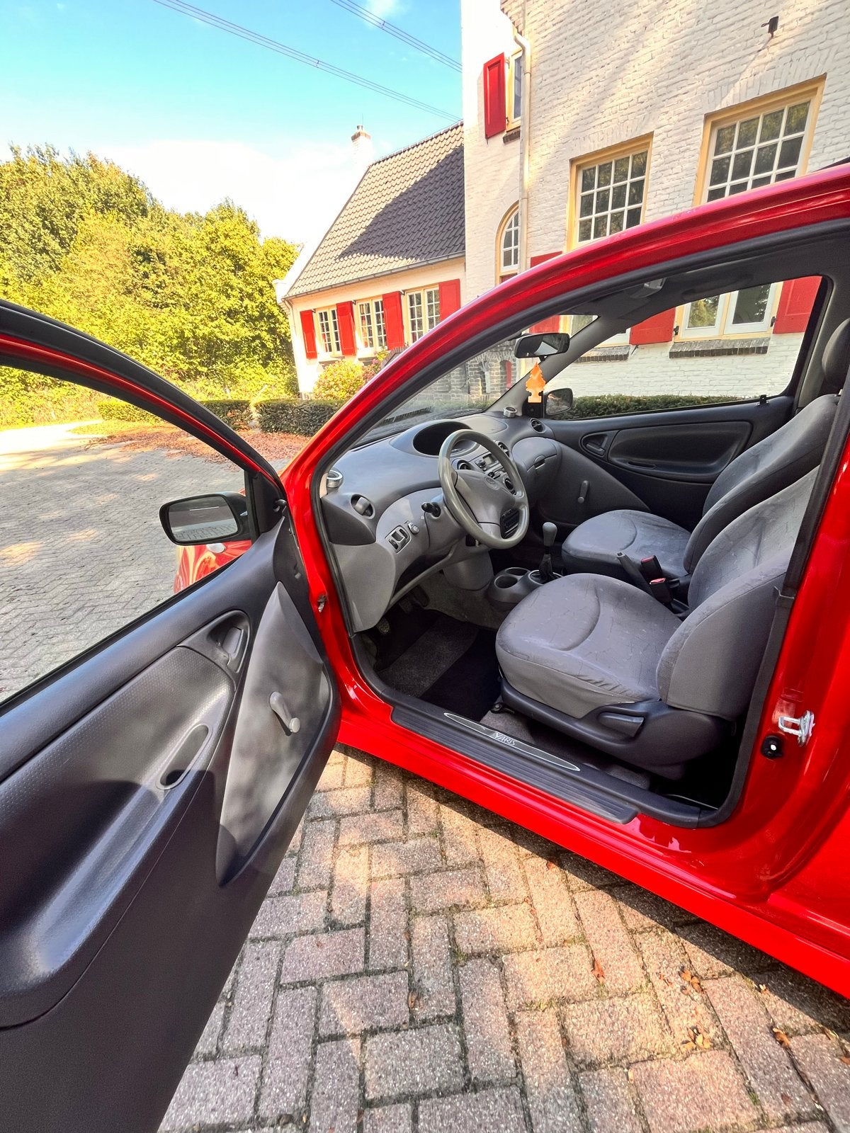 Foto 10 van Toyota Yaris 1.0 16V Vvti 3DR 2000 Rood