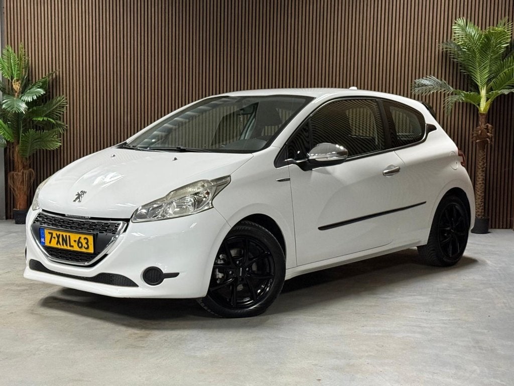 Peugeot 208 1.0 VTi LIKE (bj 2014), Auto's, Euro 5, 450 kg, Gebruikt, 31 €/maand