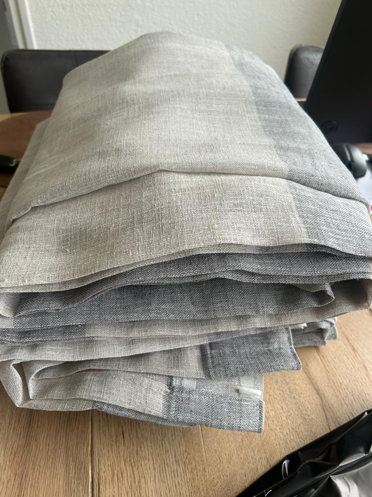 Mooie grijs beige linnen inbetween gordijnen, Huis en Inrichting, 200 cm of meer, Grijs, Ophalen of Verzenden, Zo goed als nieuw
