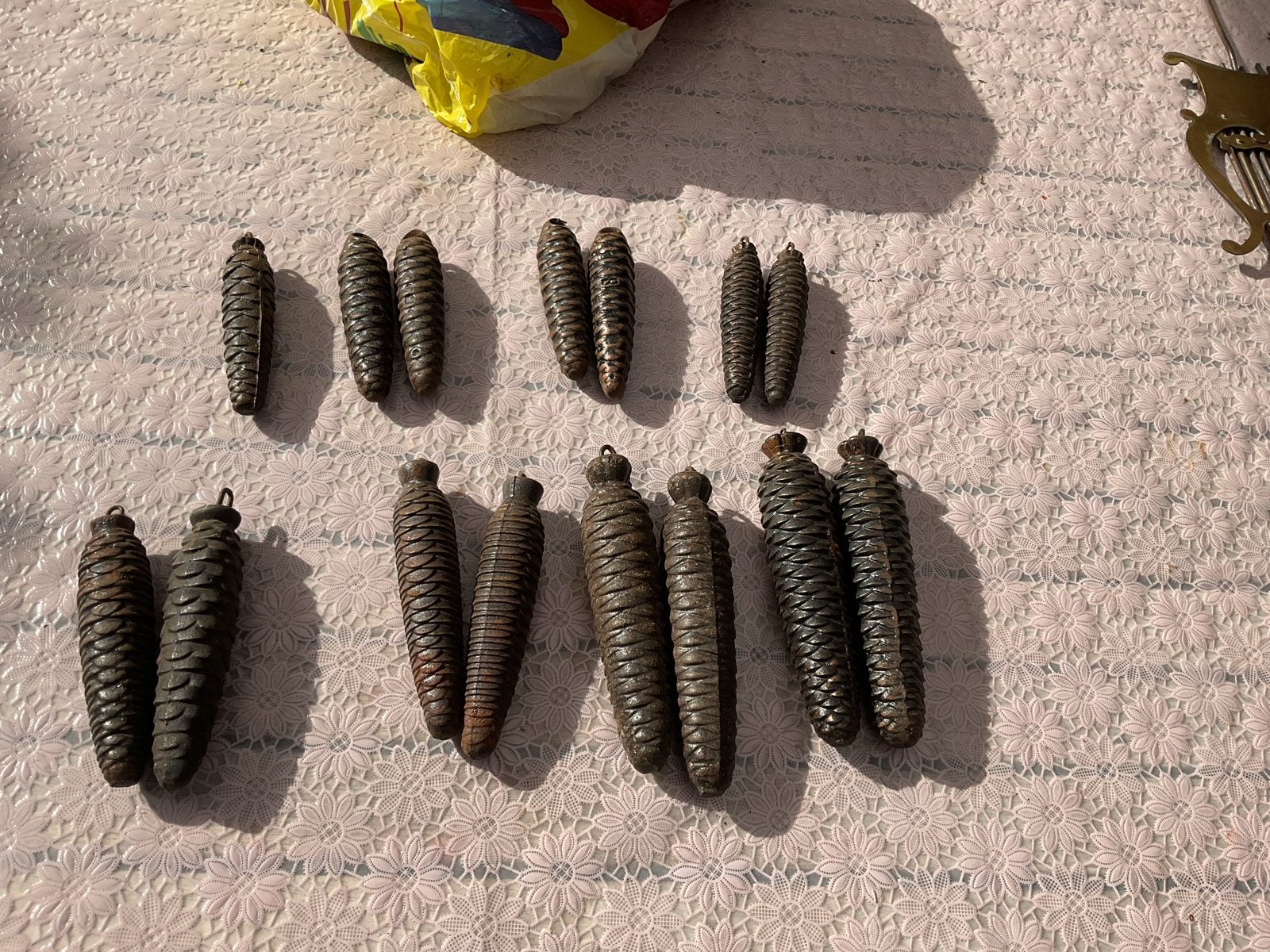 Set van 16 Antieke Koekoeksklok Gewichten - Dennenappels, Ophalen