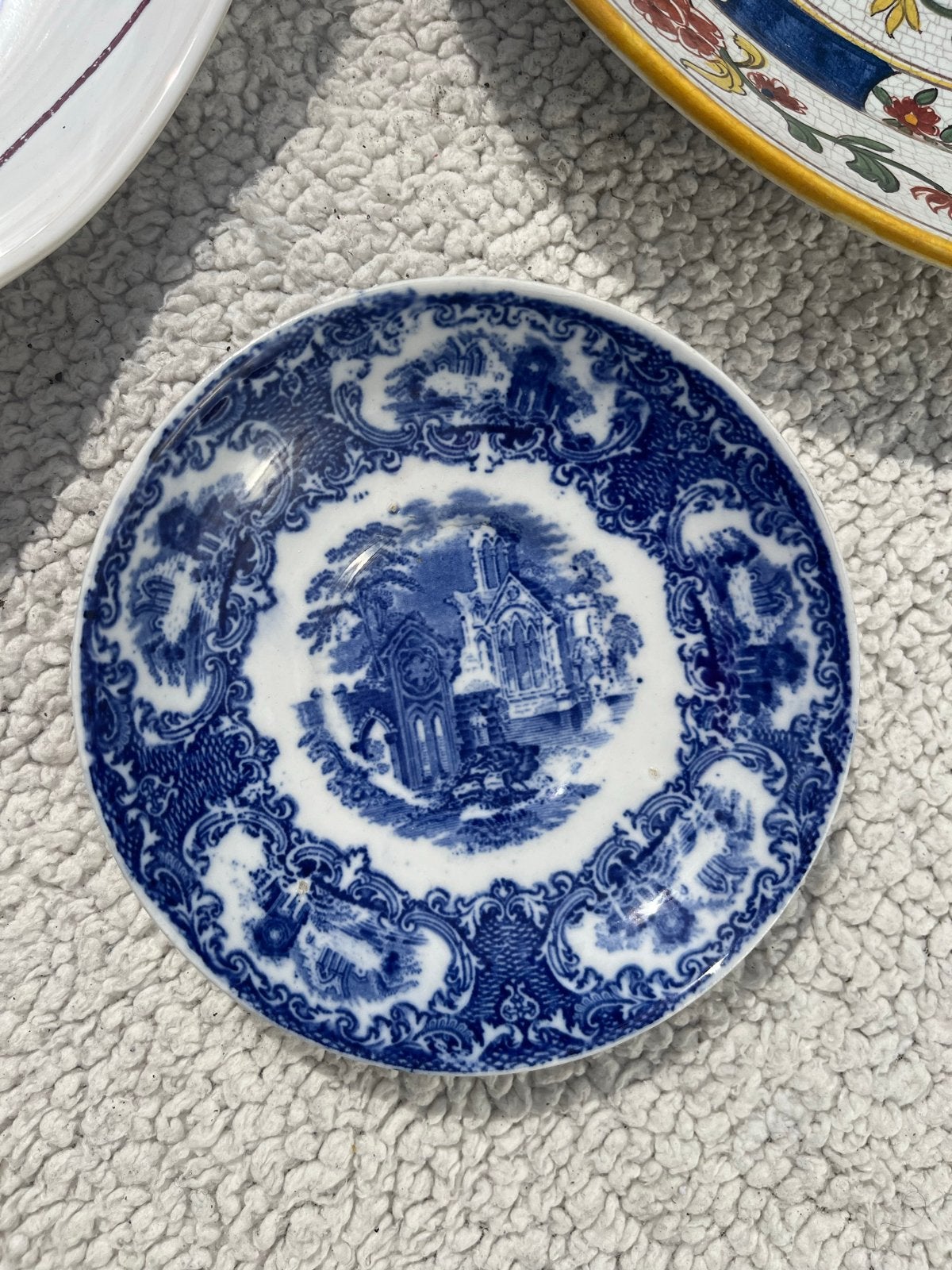 Delfts blauw bord/schotel met Abbey decor van Petrus Regout, Ophalen of Verzenden
