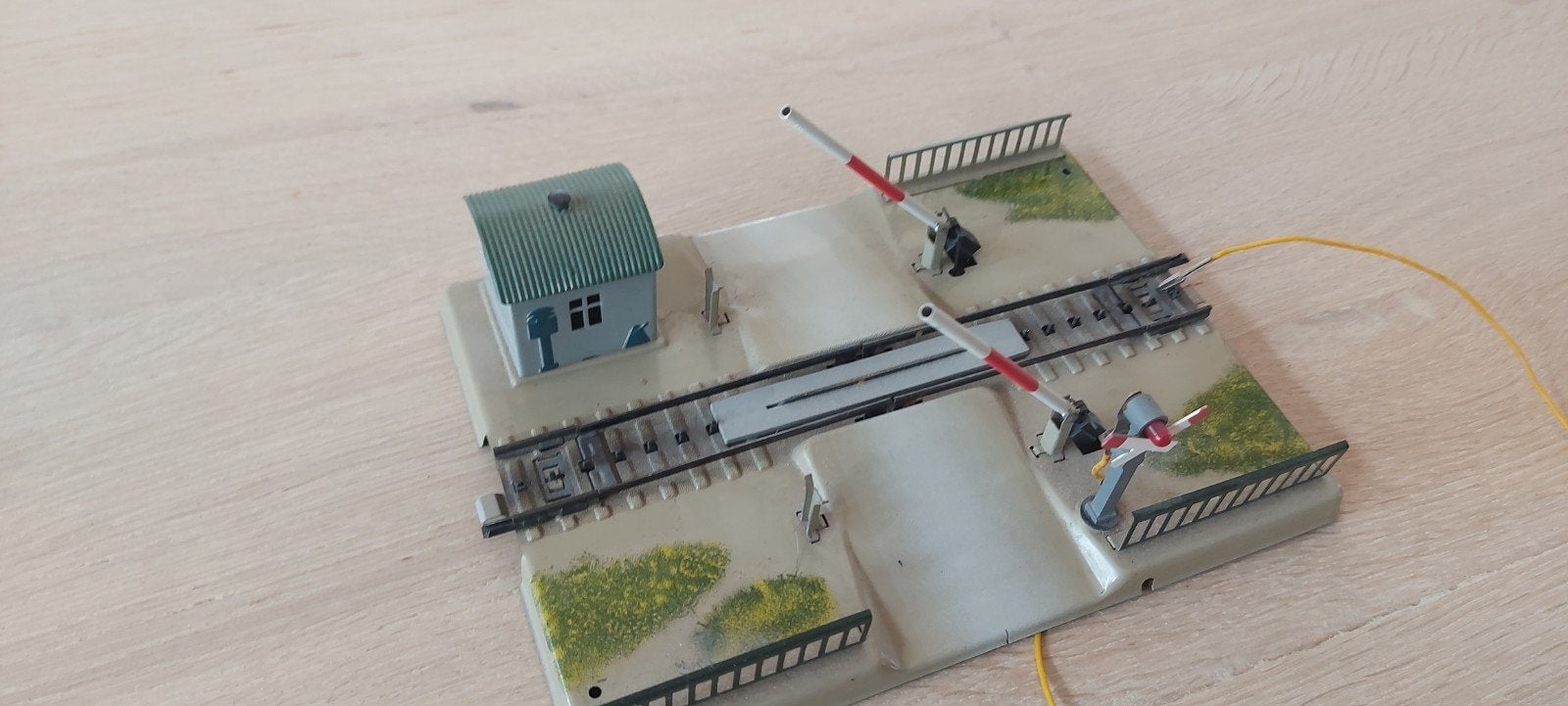 Märklin mechanische overweg met knipperlicht artnr 7390, Hobby en Vrije tijd, Wisselstroom, Wagon, Ophalen of Verzenden, Zo goed als nieuw