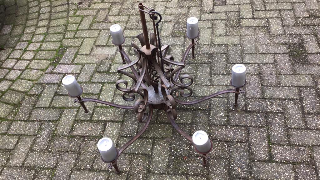 Kroonluchter smeedijzer, Ophalen