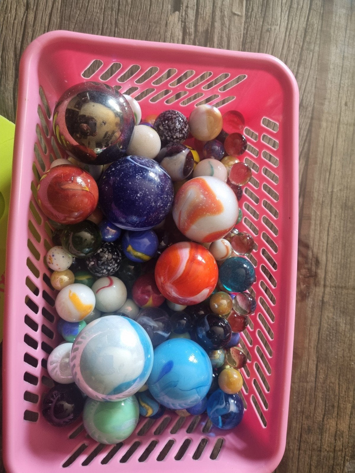 Te koop bakje knikkers met knikkerpot, Kinderen en Baby's, Speelgoed | Buiten | Los speelgoed, Ophalen