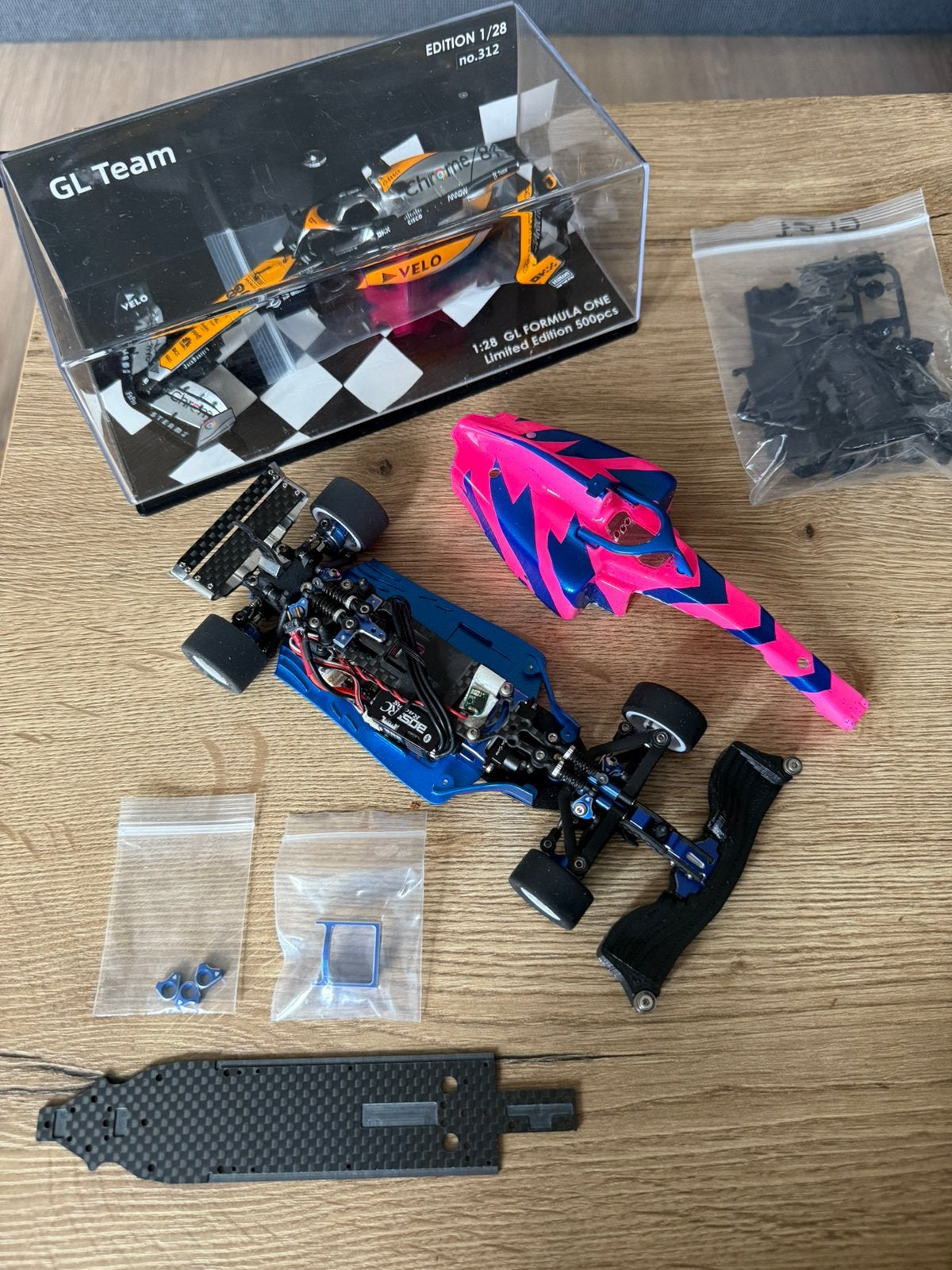GL Racing formula one en alle upgrades ( mini z, kyosho enz), Ophalen of Verzenden, Zo goed als nieuw, Auto onroad
