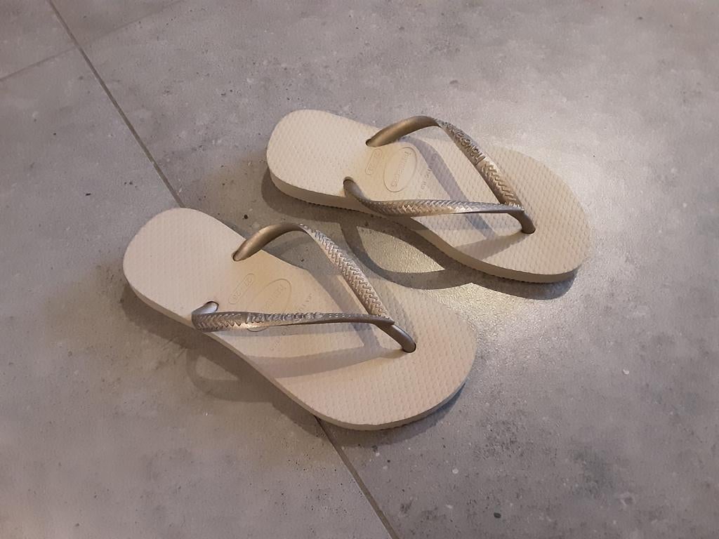 Havaianas maat 27 28 goud meisje z.g.a.n teenslippers, Kinderen en Baby's, Kinderkleding | Schoenen en Sokken, Ophalen of Verzenden