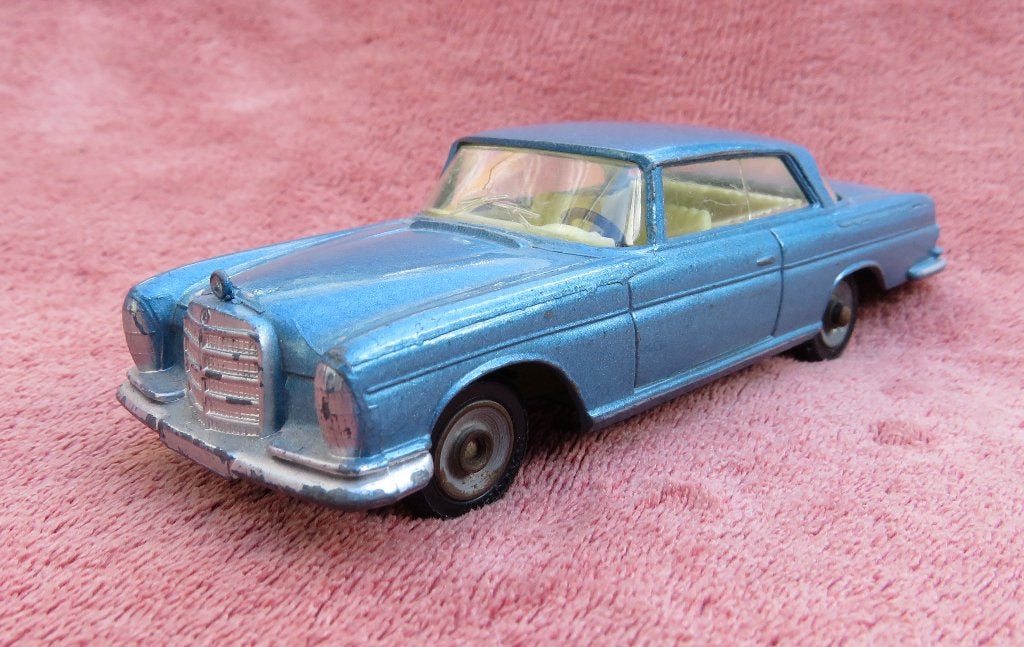 Dinky Toys Mercedes 300SE, Ophalen of Verzenden, Zo goed als nieuw, Auto, Dinky Toys