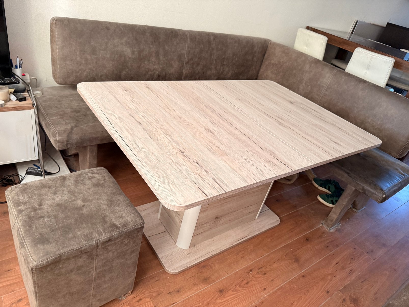 Eethoek met bank, tafel en poef, Ophalen