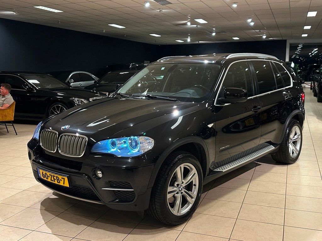 BMW X5 XDrive30d|LCI|TREKHAAK|PANO|AUT-8|High Exe.|Topstaat, Gebruikt, 2993 cc, 241 €/maand, Zwart