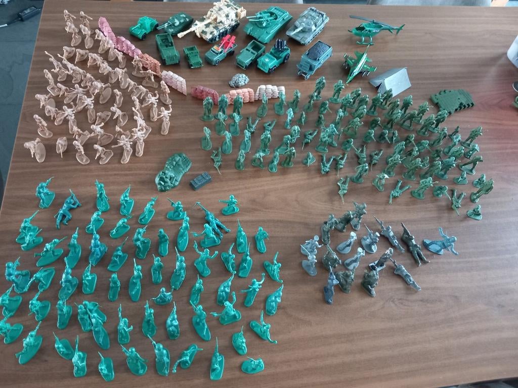 Grote partij plastic leger poppetjes en voertuigen, Ophalen of Verzenden, Gebruikt
