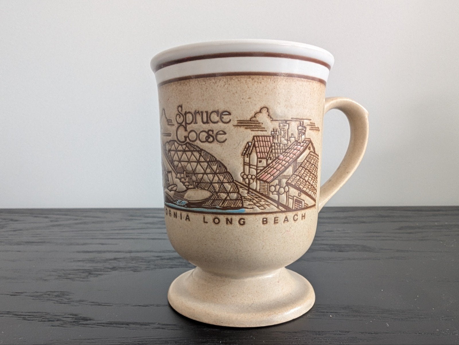 Vintage Queen Mary & Spruce Goose Long Beach Mok - Japan, Beige, Ophalen of Verzenden, Steen/keramiek, Overige merken