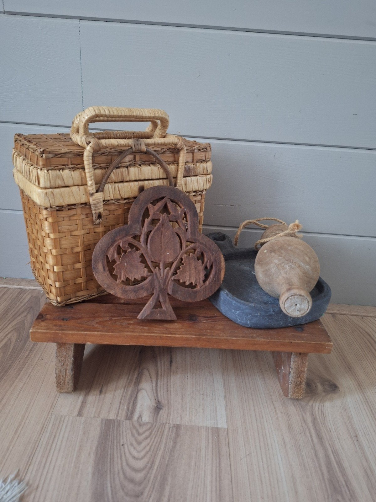 Decoratieve set met vensterbankbankje en mandje, Ophalen of Verzenden