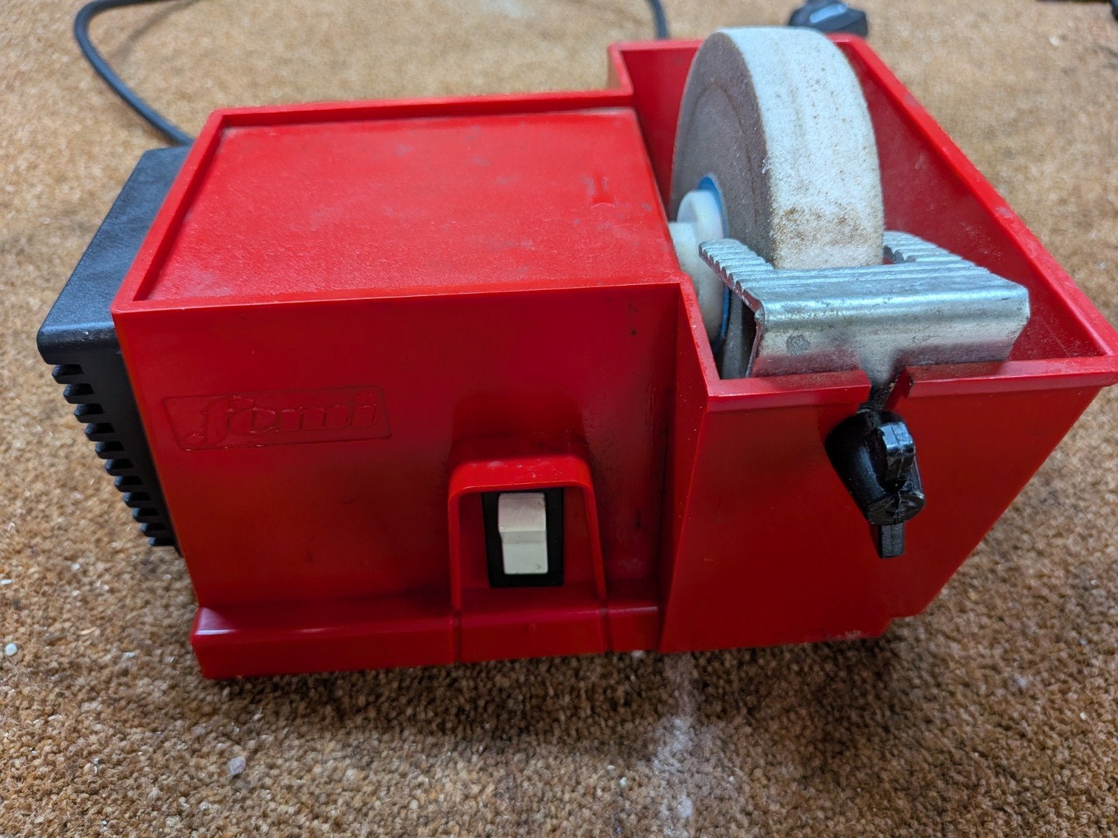 Kleine slijpmachine Femi, Ophalen of Verzenden, Minder dan 700 watt, Werkbankslijpmachine