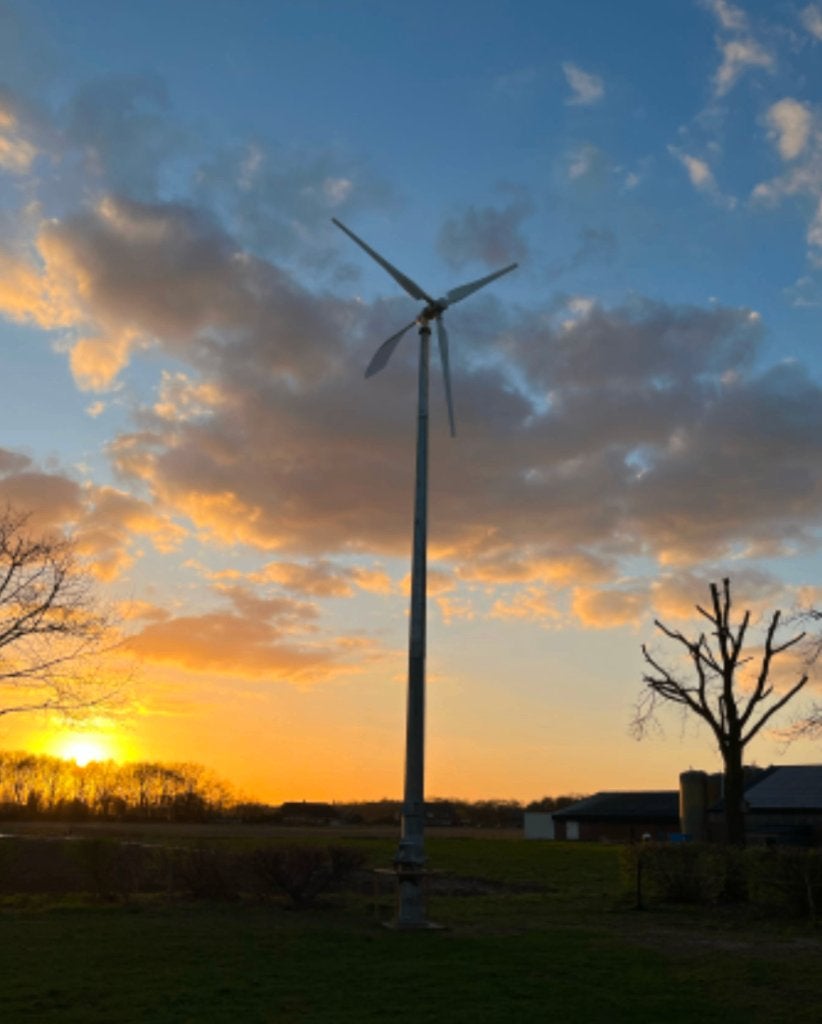 5 kW windmolen windgenerator 2 jaar oud met 12 meter mast, Tuin en Terras, Ophalen, Zo goed als nieuw