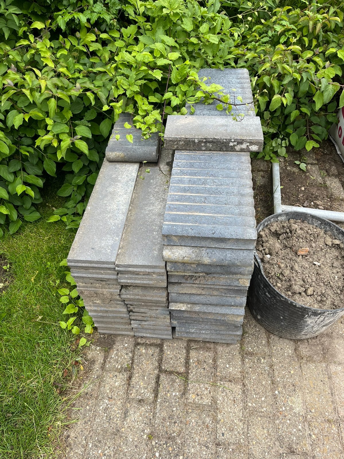Beton bandjes gratis, Tuin en Terras, Tegels en Klinkers, Ophalen, Gebruikt, Overige typen, 5 tot 10 m²