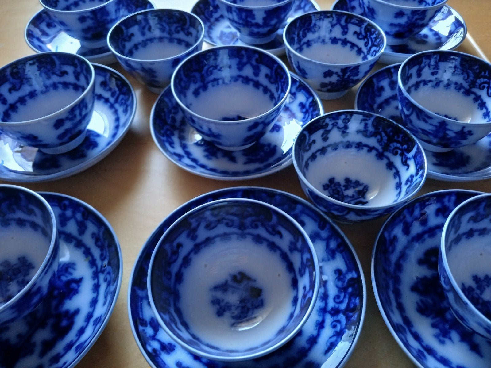 Flow blue porselein ca. 1862-1882, Ophalen