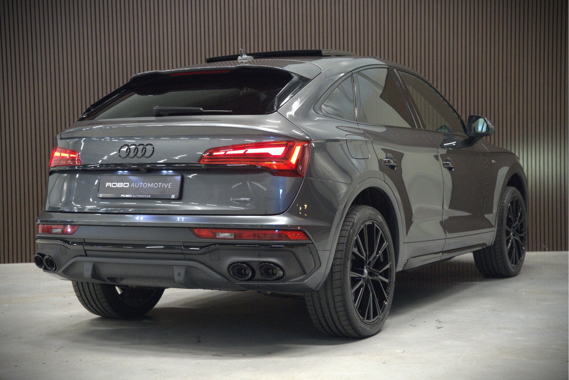 Audi Q5 Sportback 55 TFSI e S edition Competition | Panorama, Auto's, Automaat, Dealer onderhouden, Gebruikt, Zwart