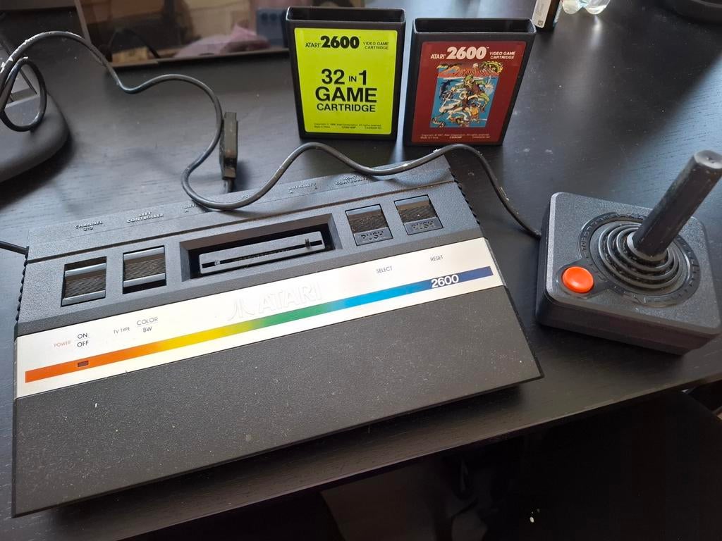 Atari 2600 Junior met 2 joysticks en games, Spelcomputers en Games, Spelcomputers | Atari, Met 2 controllers, Ophalen of Verzenden