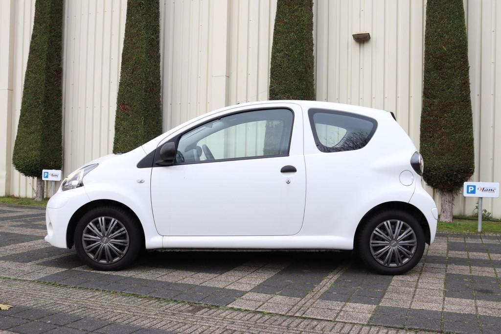 Toyota Aygo 1.0 VVT-i Aspiration, Voorwielaandrijving, Euro 5, Gebruikt, 4 stoelen