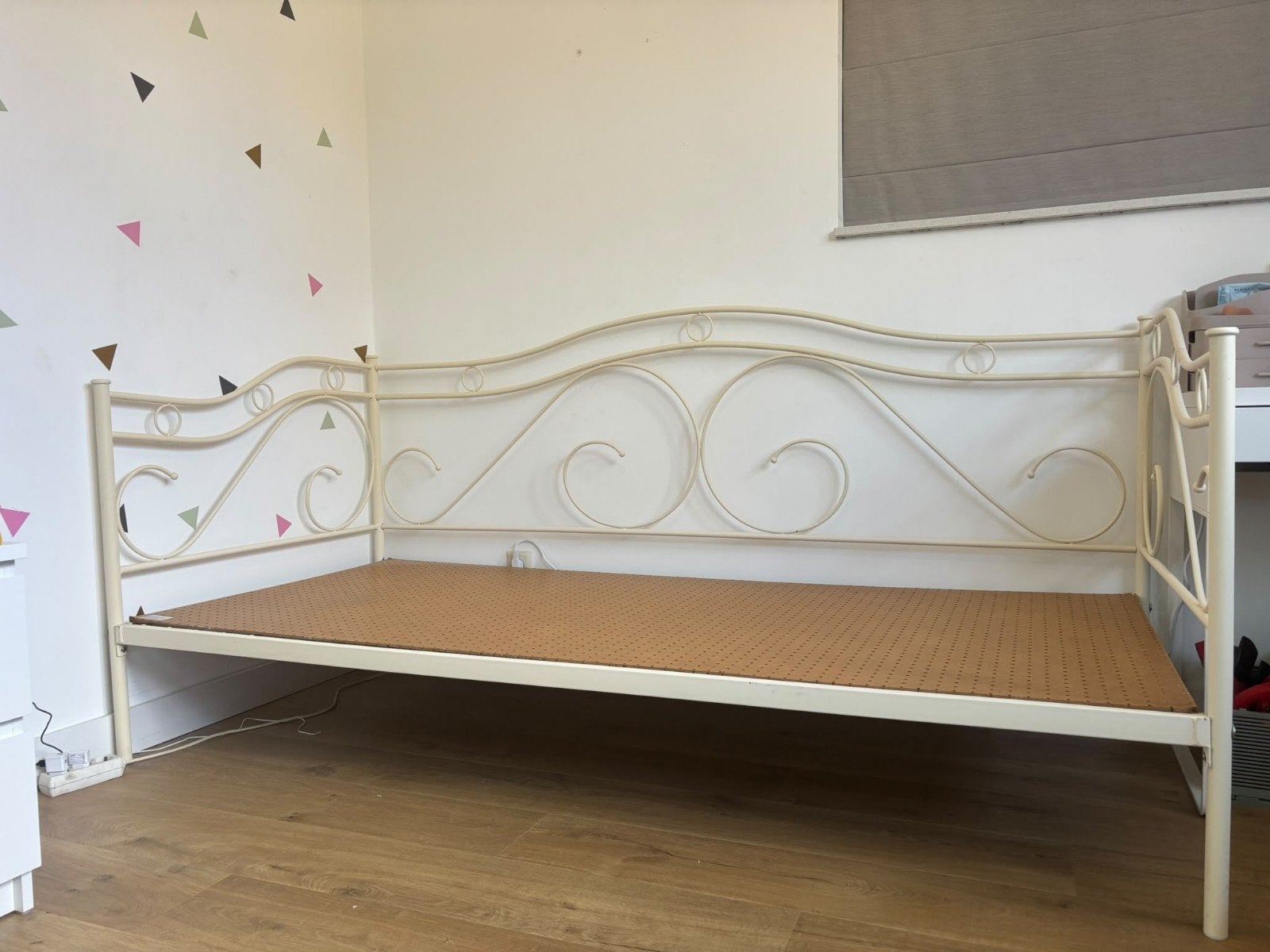 Metalen (meiden)bed - Wit/Crème - Eenpersoons, Huis en Inrichting, Ophalen, Gebruikt, 90 cm, Eenpersoons
