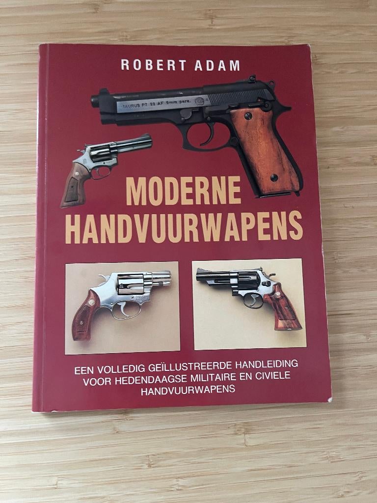 Moderne handvuurwapens Robert Adam, Boeken, Ophalen of Verzenden, Niet van toepassing, Gelezen, Overige onderwerpen